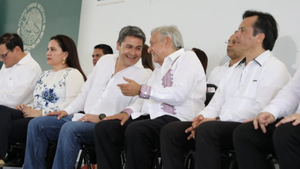 Presidente de Honduras convoca a construir muros de prosperidad