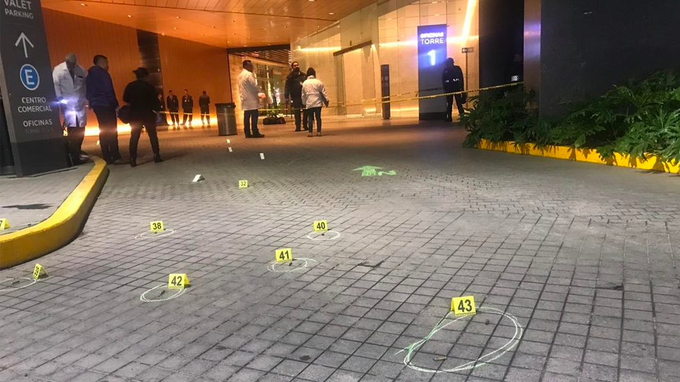 Pasional: mujer dispara en restaurante de Artz Pedregal; hay dos muertos