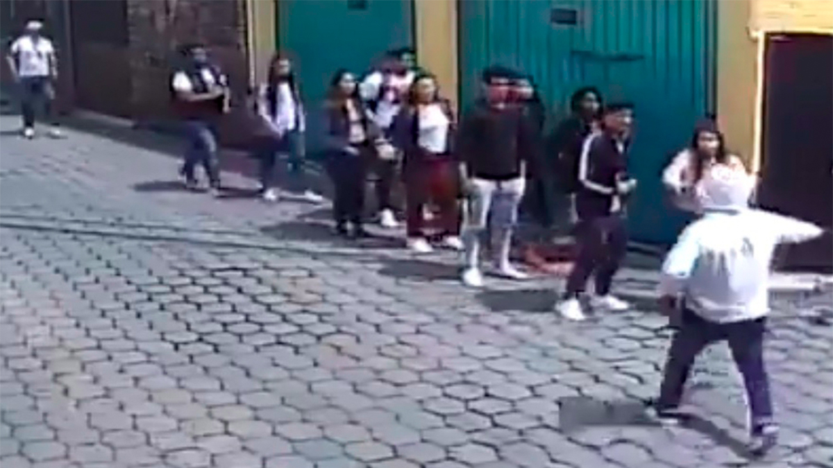 #Video Asaltan a grupo de estudiantes en Coyoacán #Video Asaltan a grupo de estudiantes en Coyoacán