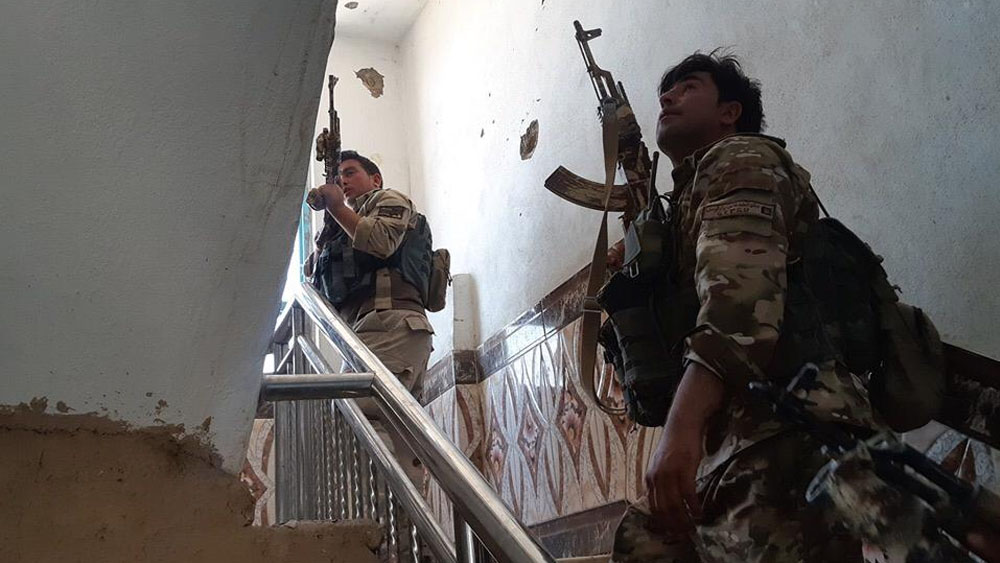 Al menos cinco muertos en ataque talibán a hotel en Afganistán