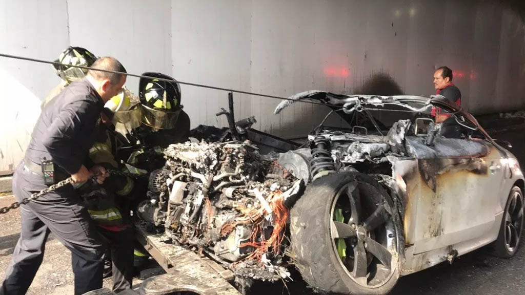 Se incendia vehículo en Circuito Interior