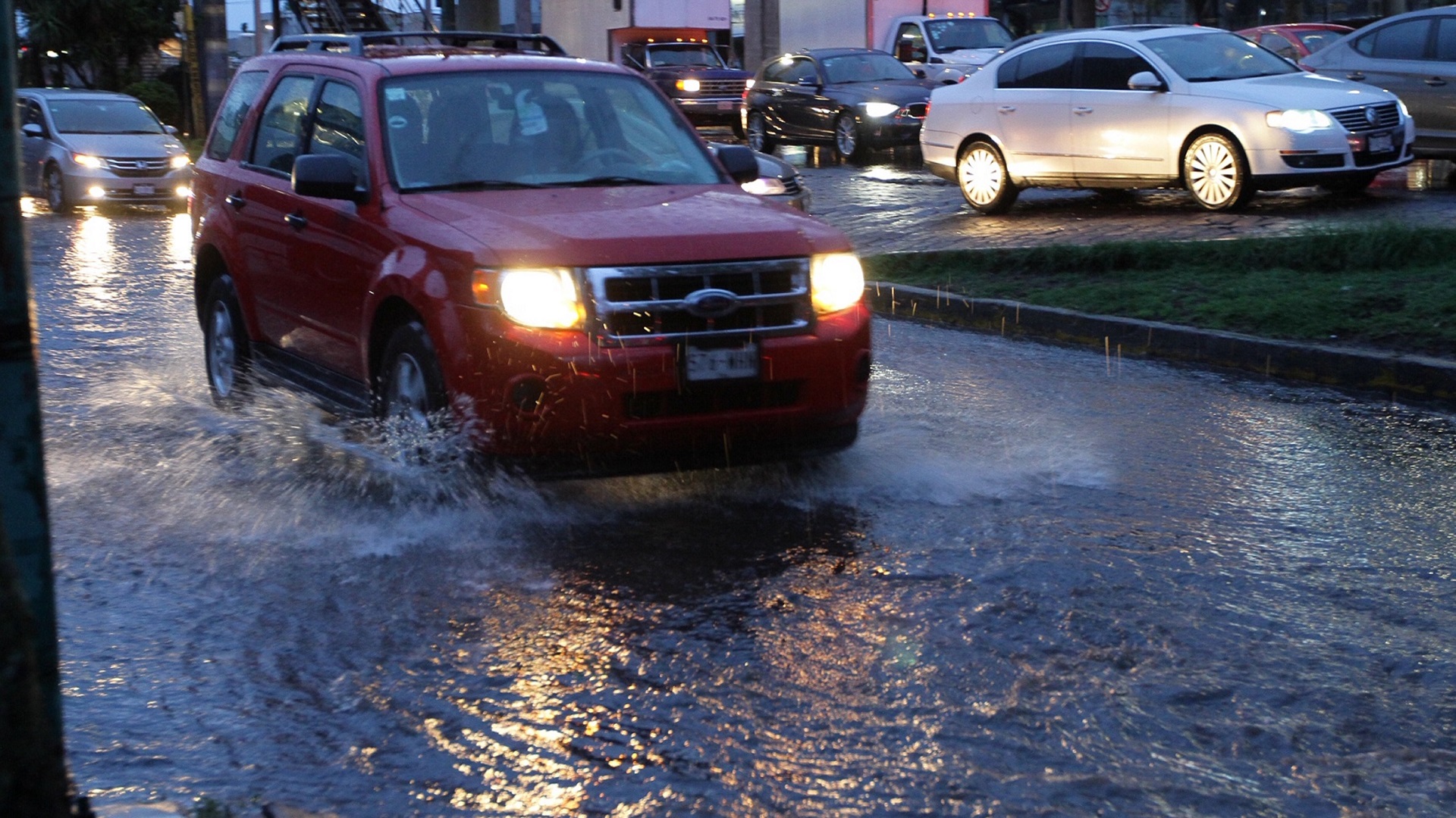 Prevén lluvias e intervalos de chubascos en el Valle de México