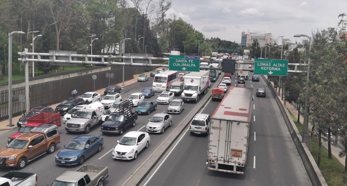 Policías federales bloquean Avenida Constituyentes
