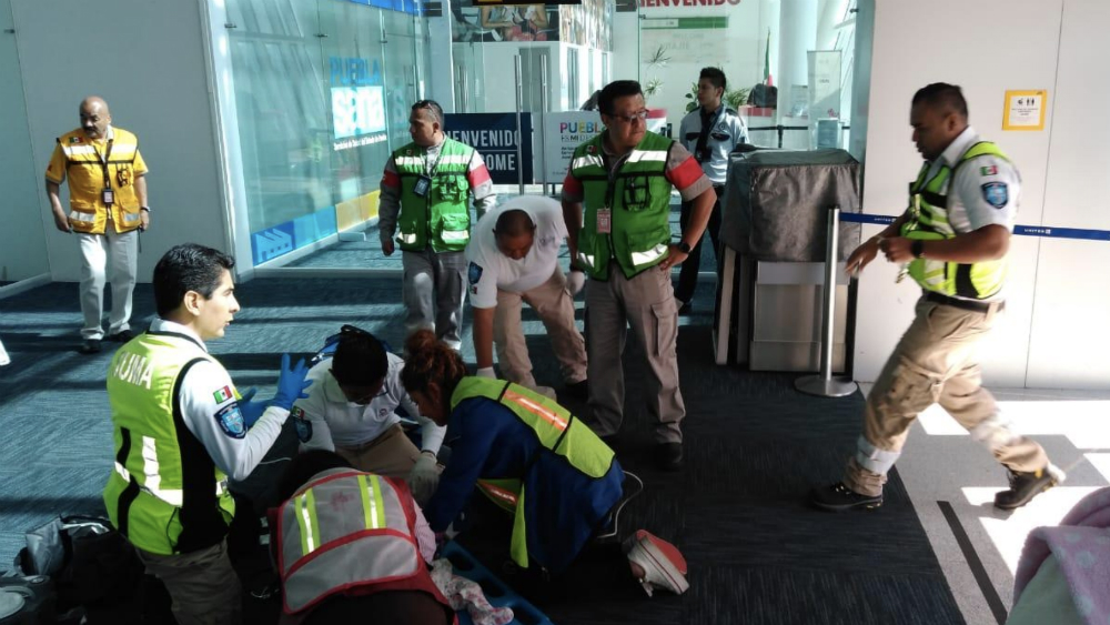 Avión aterriza de emergencia por bebé con problemas respiratorios Avión aterriza de emergencia por bebé con problemas respiratorios