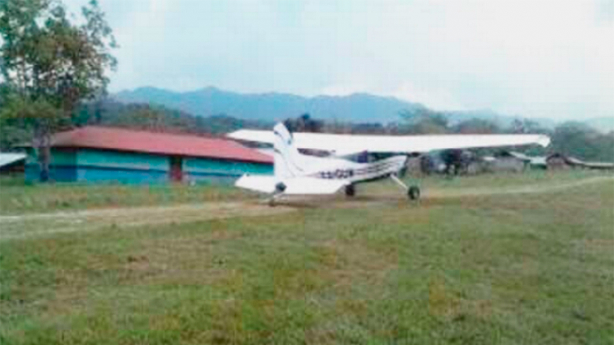 Pobladores asaltan avioneta y matan a policía en Chiapas