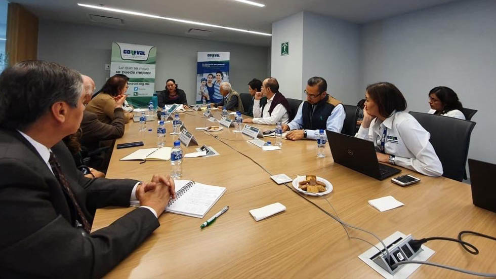 Titular de Bienestar pide evaluar programas sociales