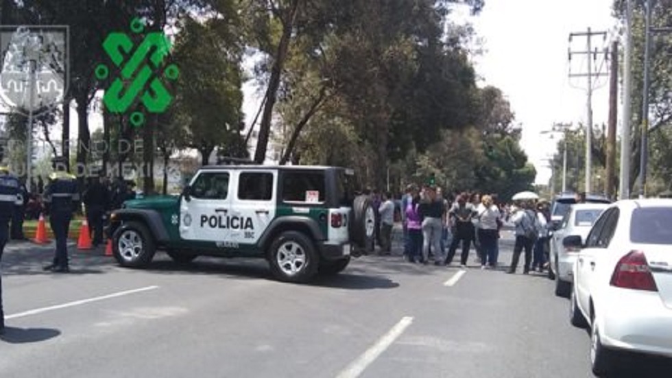 Alumnos rechazados del IPN bloquean Avenida Politécnico Nacional Alumnos rechazados del IPN bloquean Avenida Politécnico Nacional