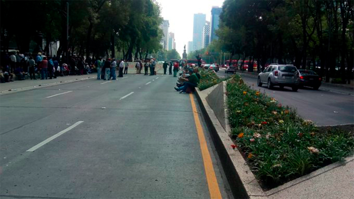 Manifestantes bloquean Paseo de la Reforma