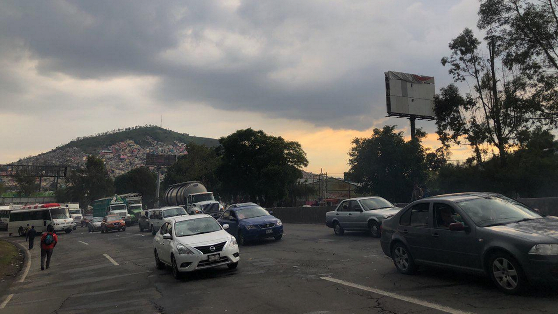 Policías federales retiran bloqueos