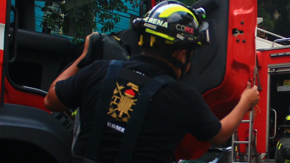 Incendio en avenida Constituyentes y Paseo de la Reforma