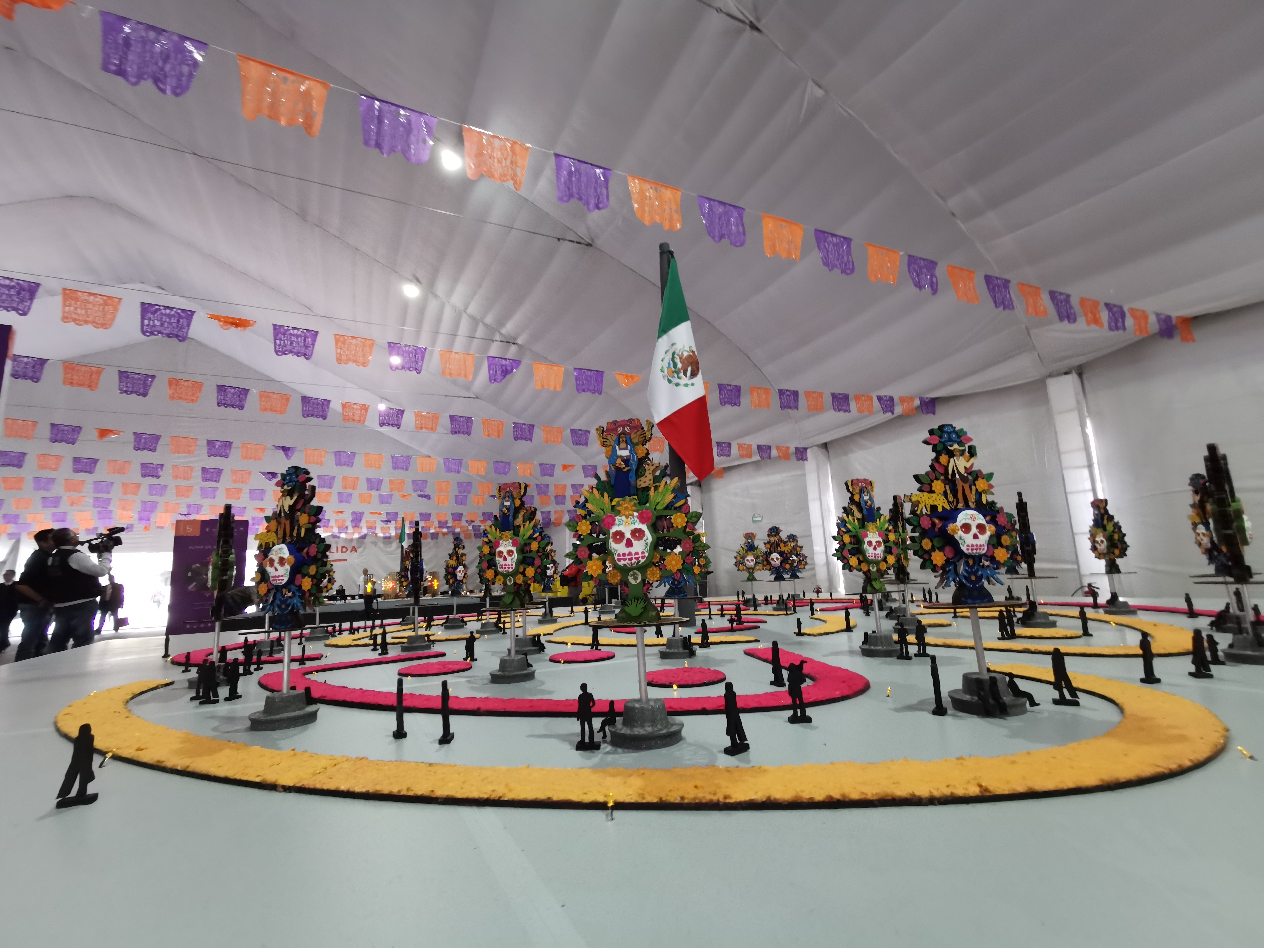 Estas son las 6 propuestas de ofrenda monumental del Día de Muertos en el Zócalo - bosque-de-vida