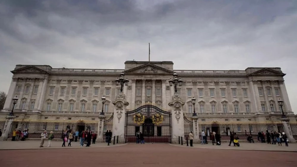 Detienen a hombre que escaló rejas del palacio de Buckingham