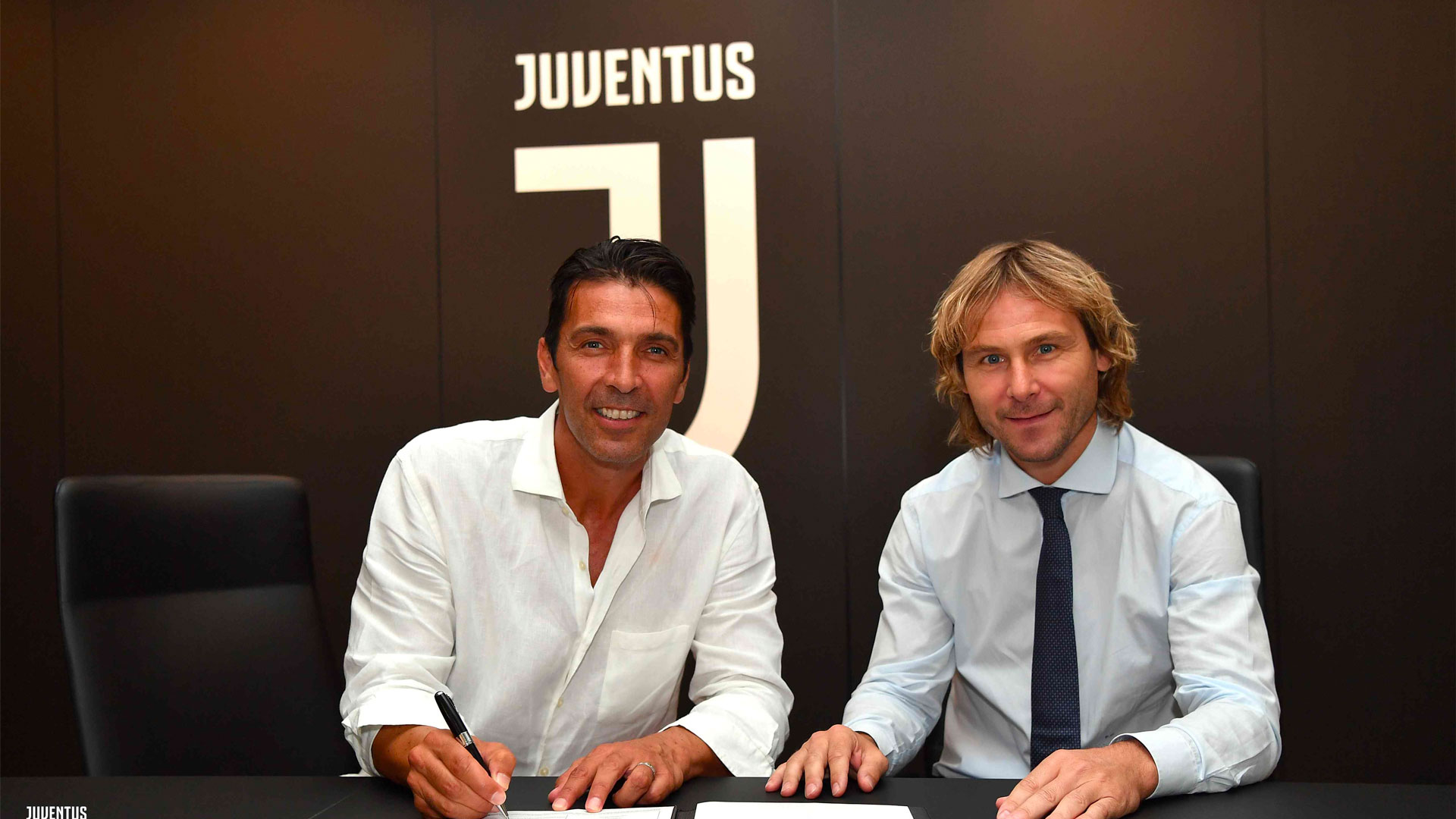 Buffon firma con la Juventus hasta 2020