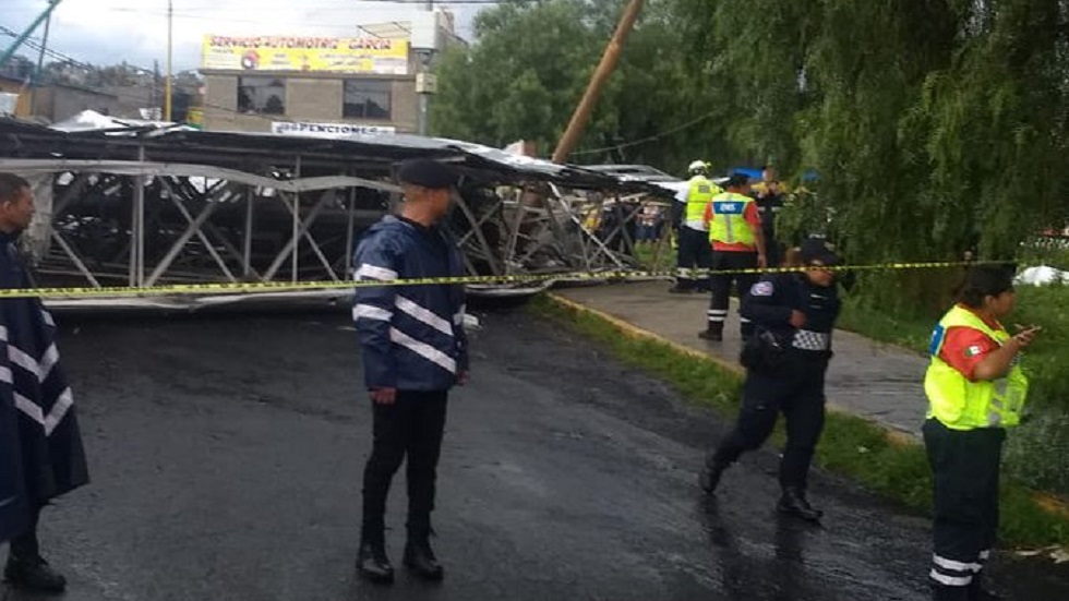 Espectacular caído en Iztapalapa carecía de licencia: Seduvi