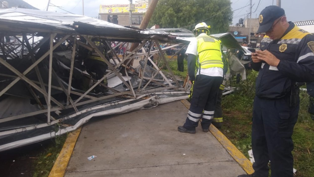 Espectacular caído en Iztapalapa carecía de licencia: Seduvi - caida-espectacular-iztpalapa