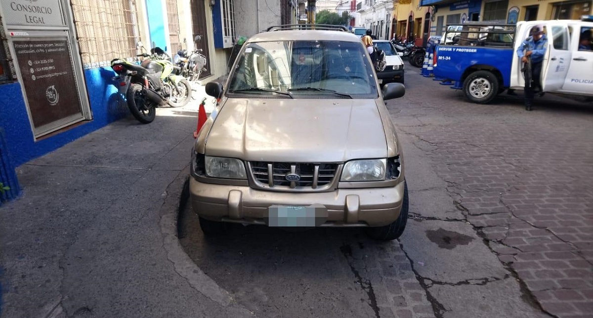 Detienen a 'coyote' con migrantes de Bangladesh en Honduras - camioneta-del-coyote