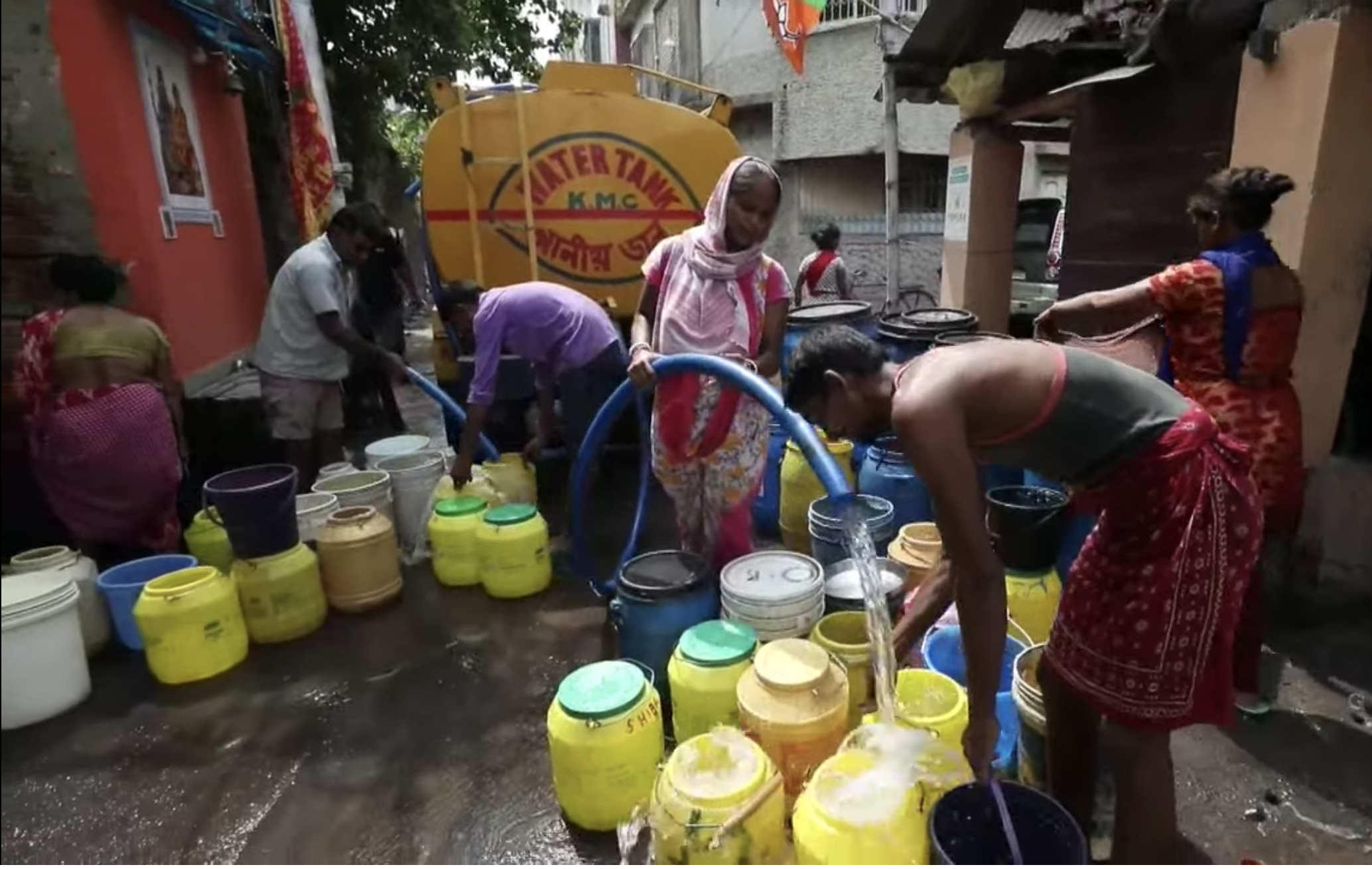 Las mafias del agua se apoderan de un mercado sediento en la India