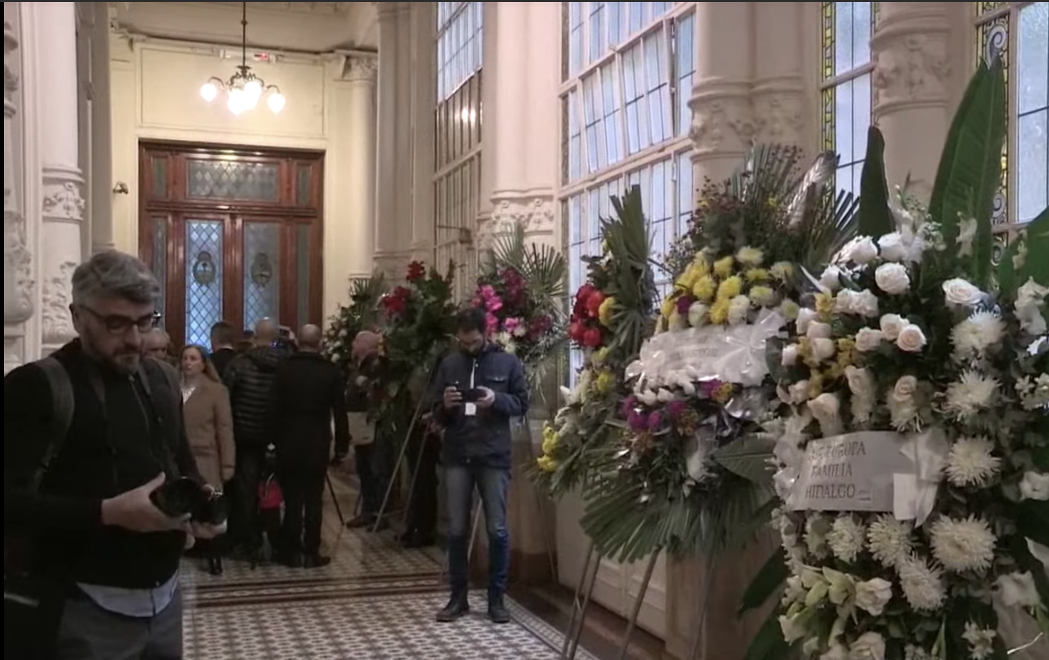 Cientos de personas despiden a De la Rúa en Buenos Aires