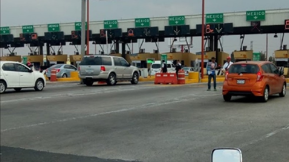 Policías federales dan paso libre en caseta de la México-Pachuca