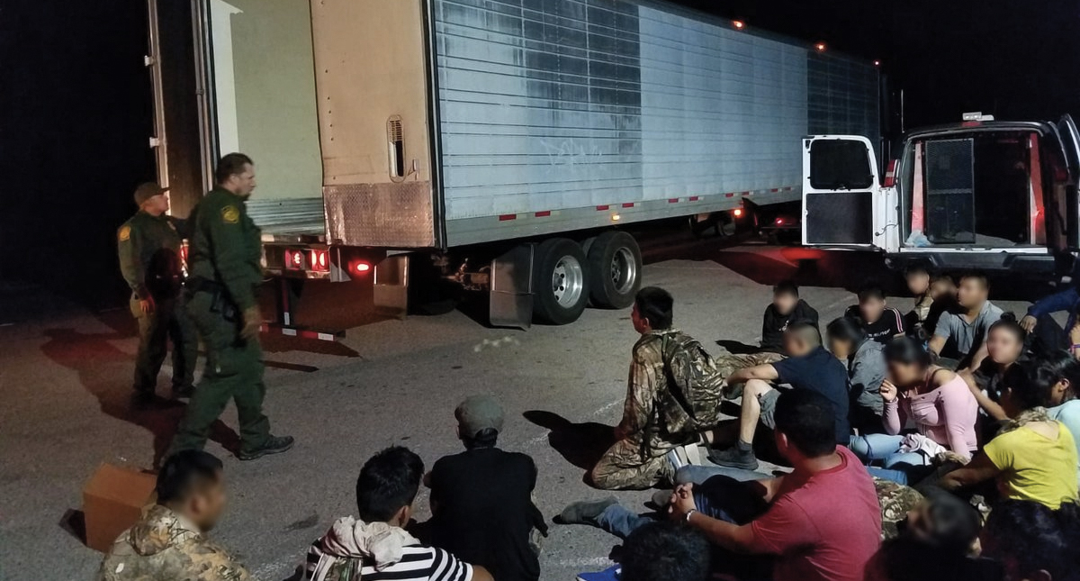 Alcaldes y gobernadores de EE.UU. rechazan redadas contra migrantes