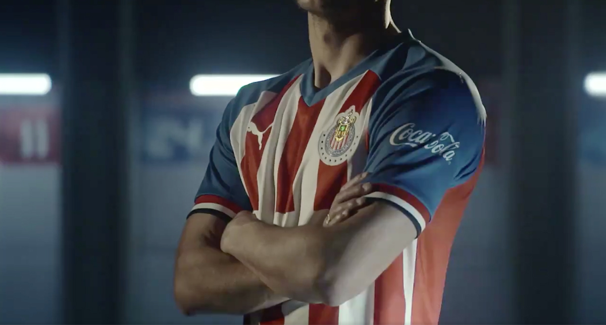 #Video Chivas presenta uniforme de local para el Apertura 2019