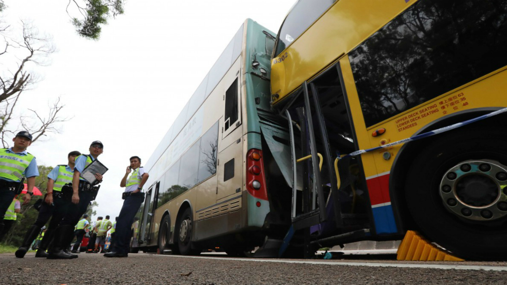 Al menos 77 heridos por choque de autobuses en Hong Kong