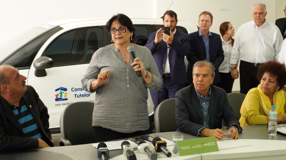 Ministra de Brasil asegura que violan a las niñas pobres porque no tienen ropa interior