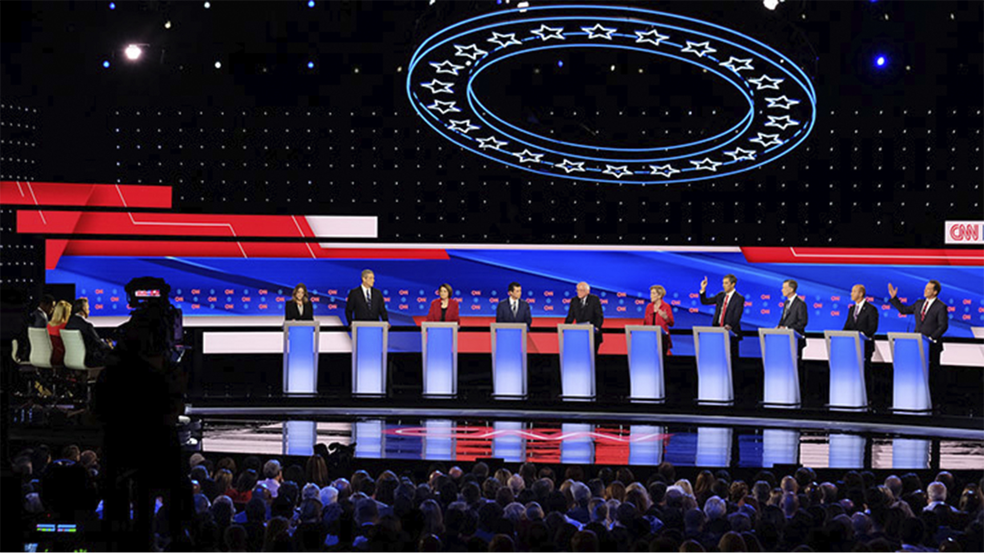 El debate demócrata estalla entre izquierdistas Sanders y Warren y moderados