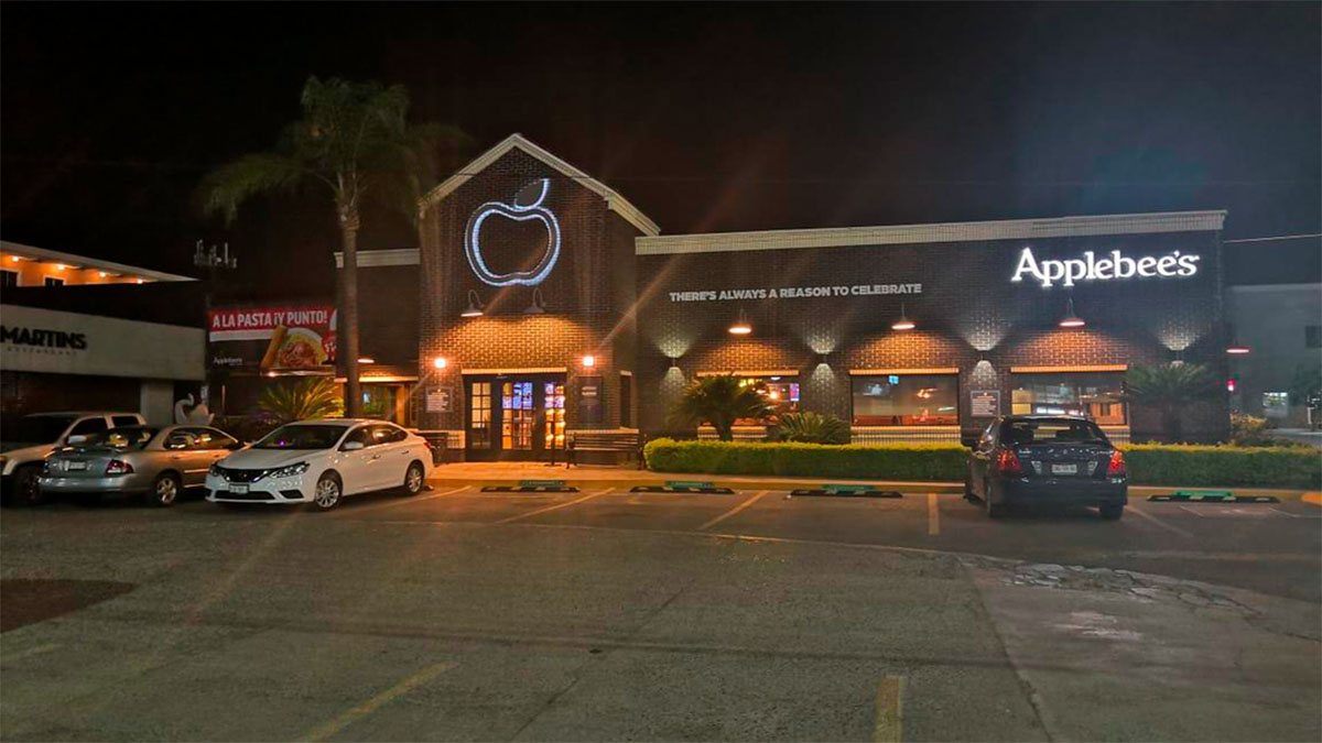 Delincuentes se disfrazan de cocineros y asaltan restaurante en Monterrey