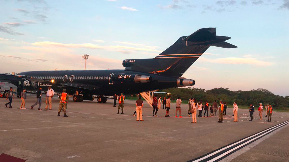 Deportan a 90 migrantes hondureños desde Tabasco Deportan a 90 migrantes hondureños desde Tabasco