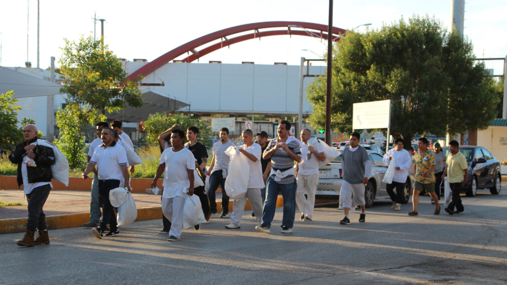 Detectan inusual cifra de deportaciones de EE.UU. a México previo a redadas