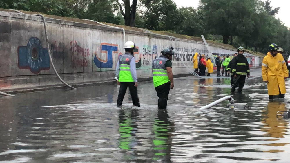 Se desborda río Tlalnepantla en la GAM