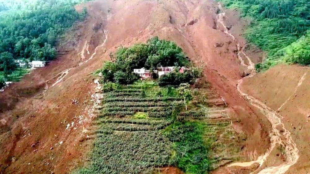 Deslave deja 11 muertos y 42 desaparecidos en China