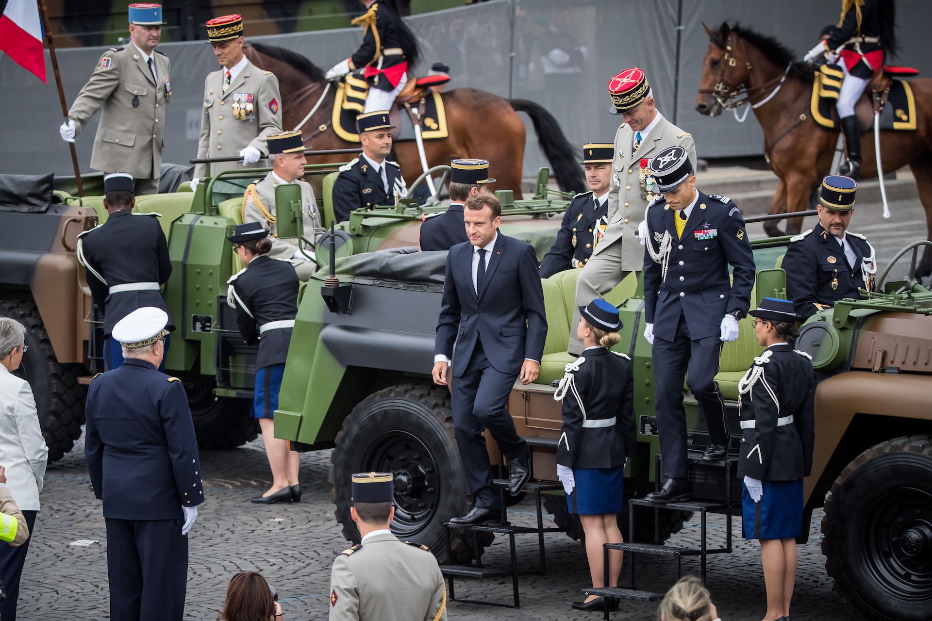 Francia cancela desfile militar del 14 de julio por COVID-19