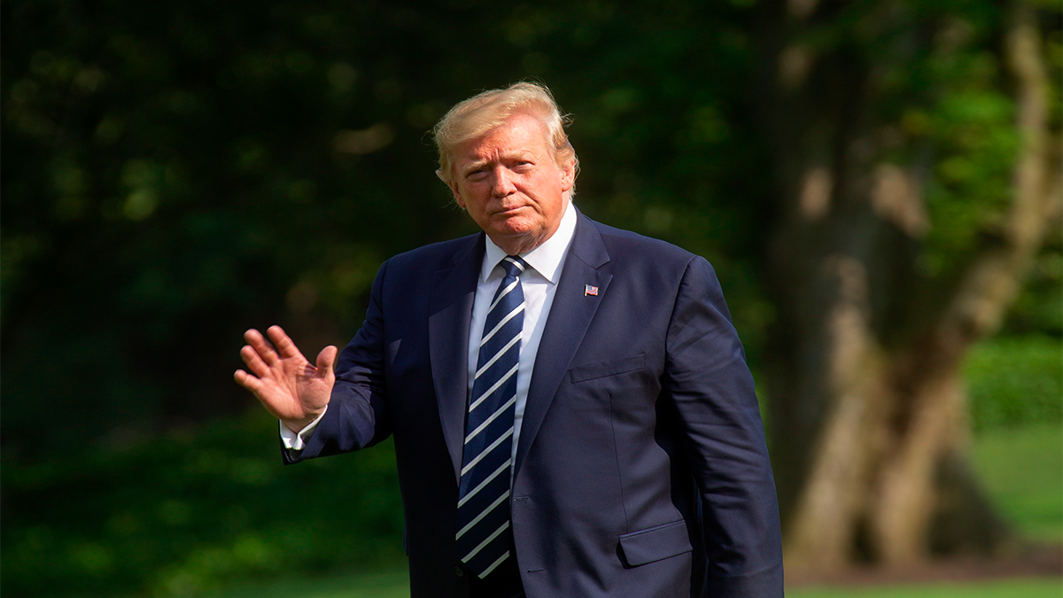 Trump califica a medios opositores de ‘enemigos del pueblo’