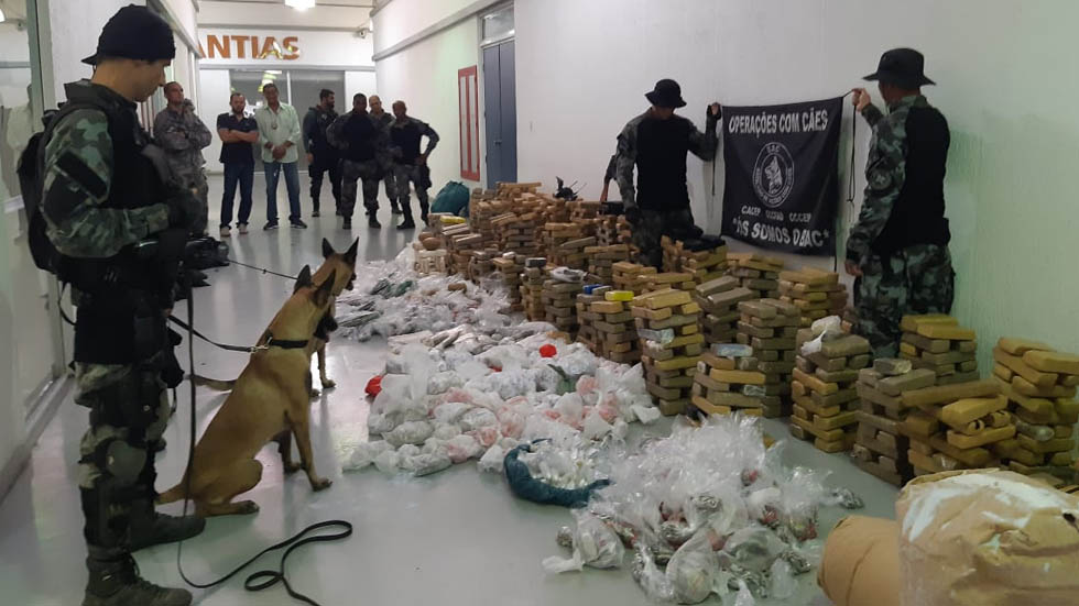Policía Militar de Brasil decomisa dos toneladas de droga