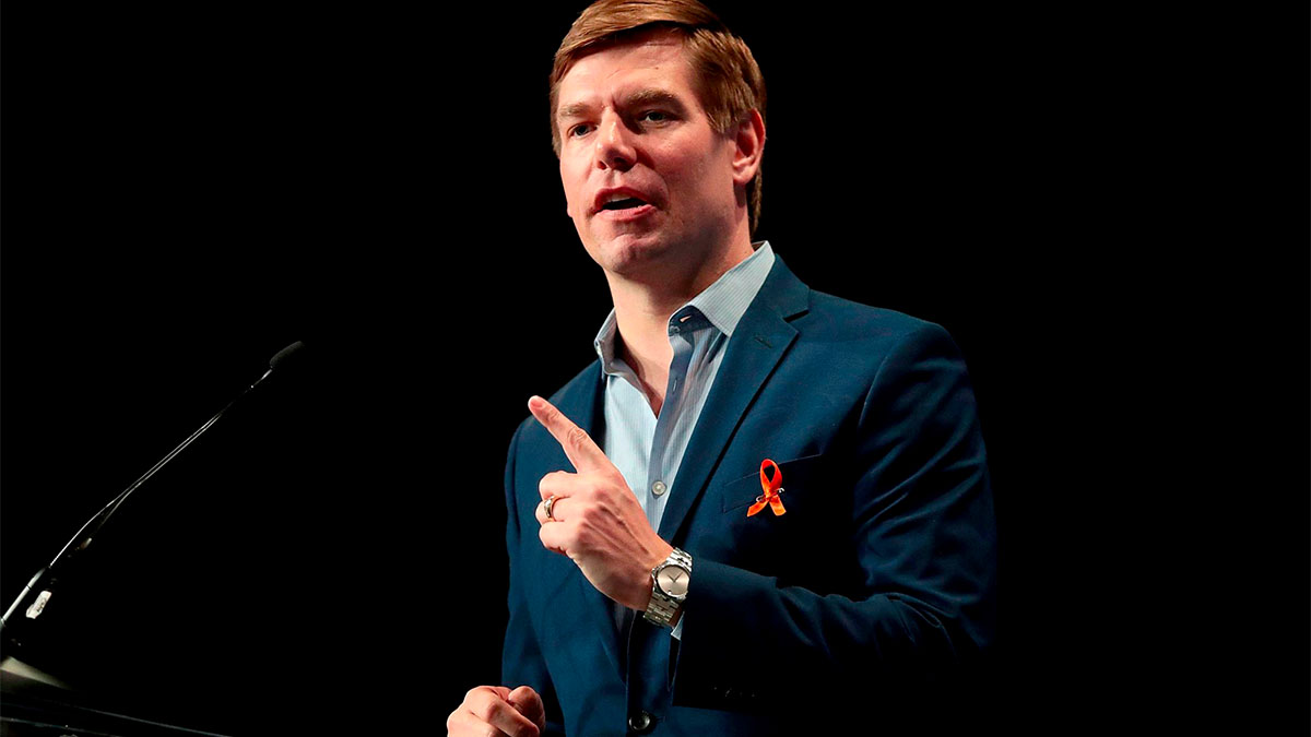 Renuncia primer aspirante a la candidatura presidencial demócrata