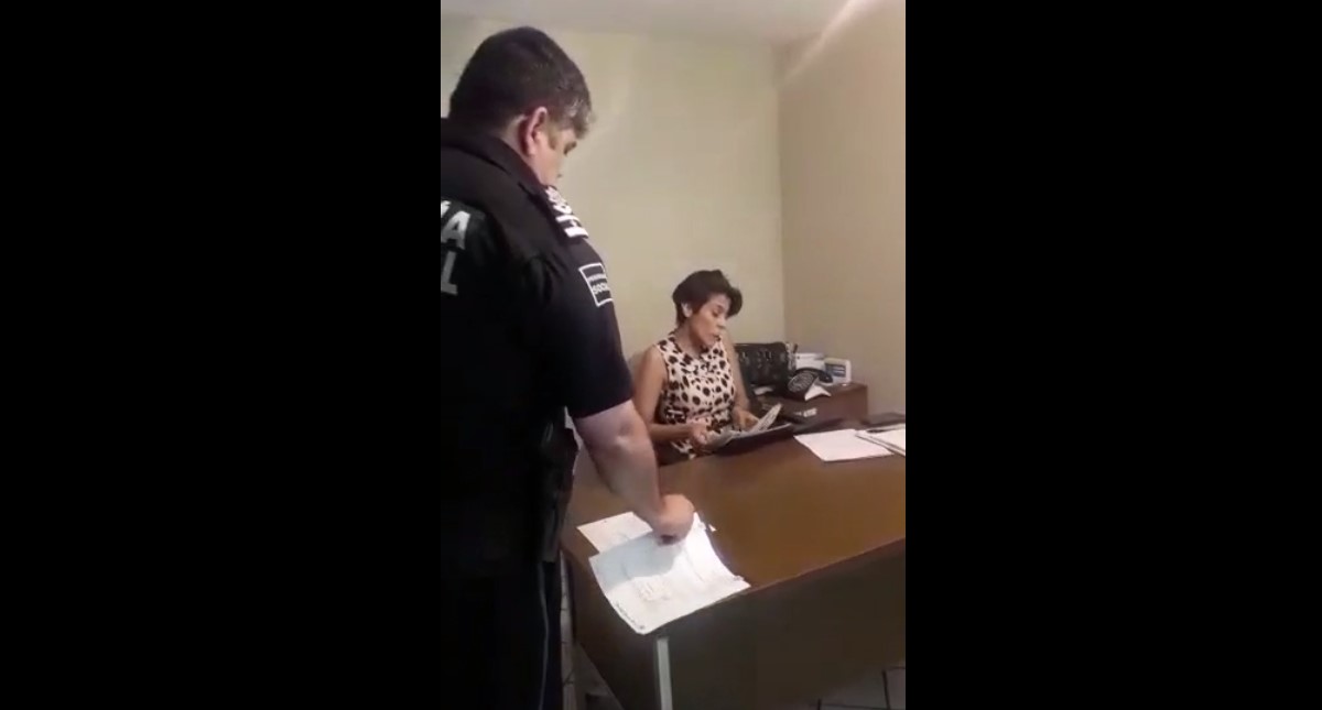 Ayuntamiento de SLP niega exceso de fuerza en desalojo de ex funcionaria