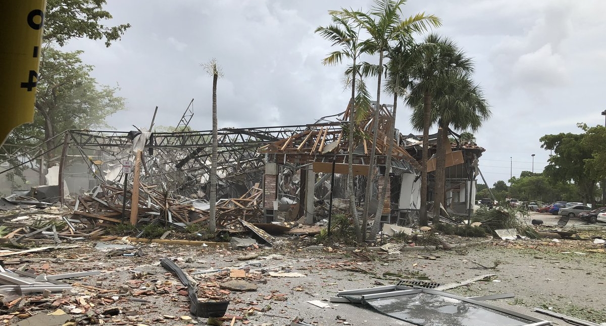 Explosión en centro comercial de Florida deja al menos 21 heridos