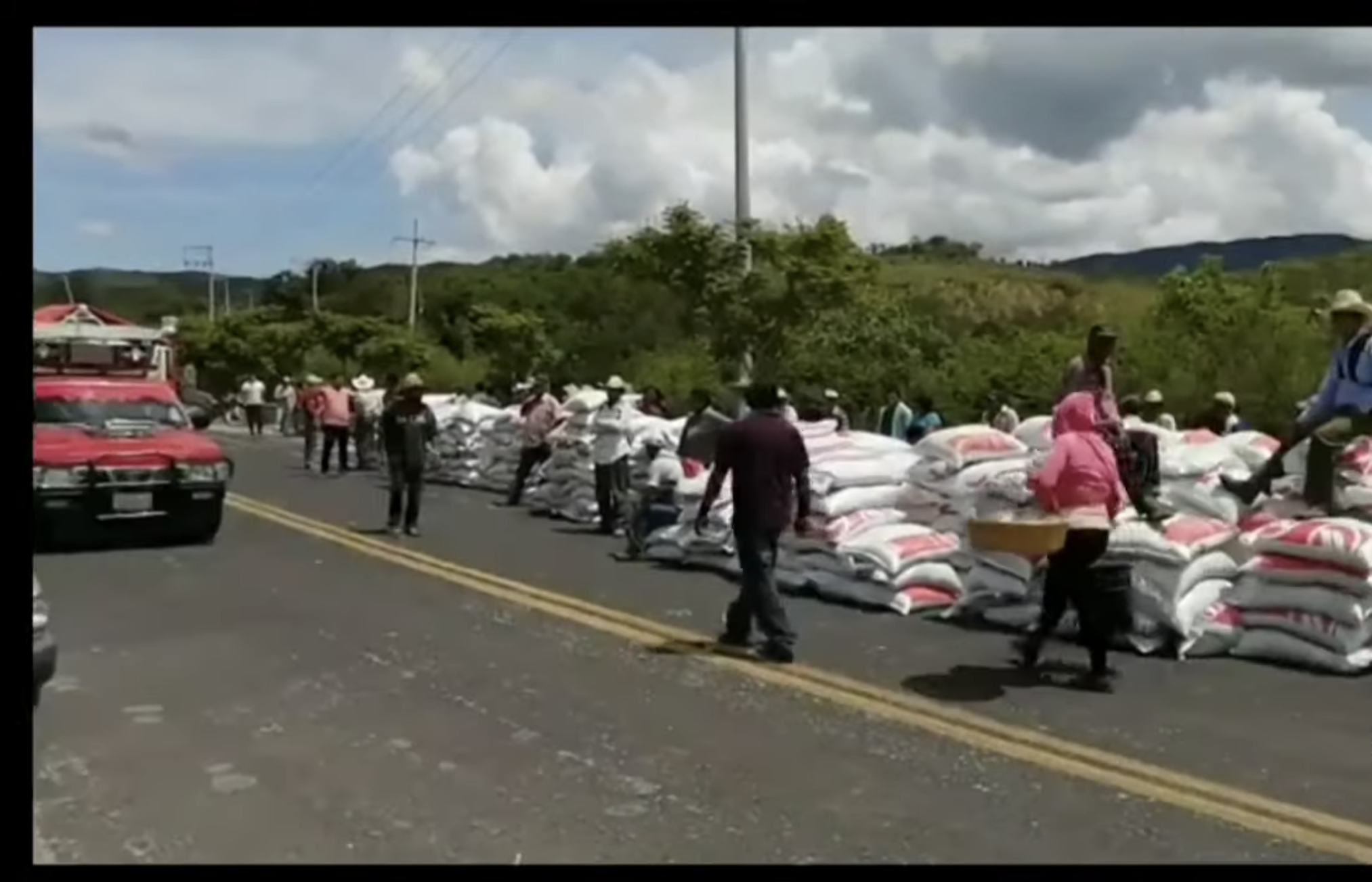 Campesinos de Guerrero exigen fertilizantes Campesinos de Guerrero exigen fertilizantes