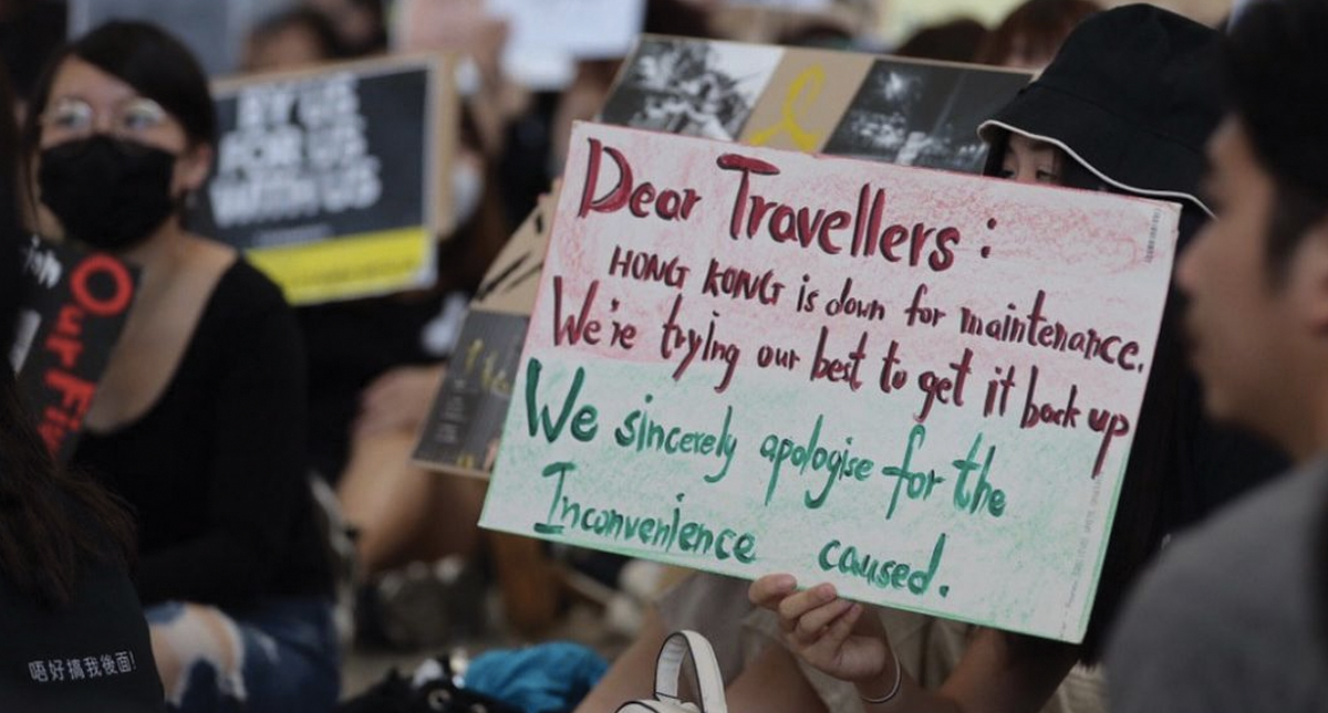 #Video Protesta en aeropuerto de Hong Kong