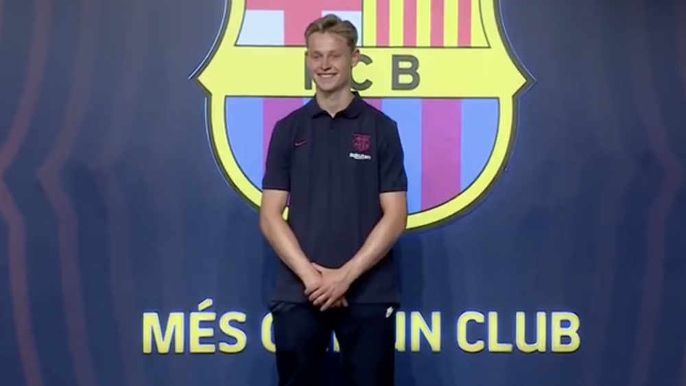 Frenkie de Jong llegó a Barcelona para su presentación