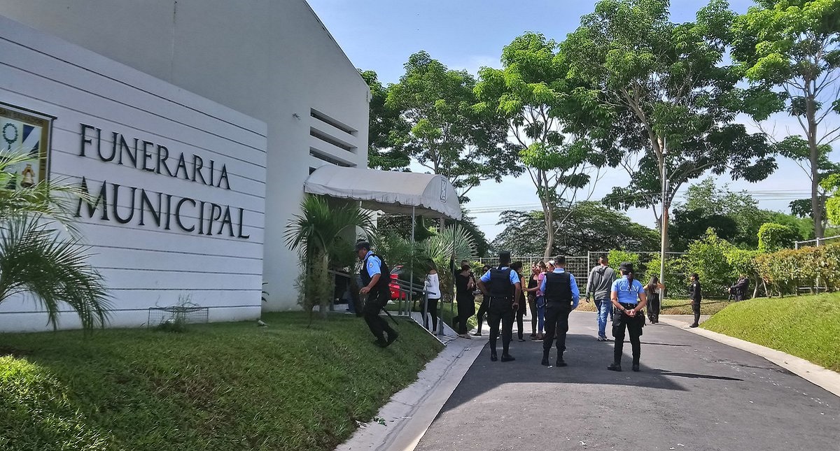 Sepultan a padre e hija ahogados en el río Bravo - funeraria-donde-fueron-velados-los-cuerpos-del-padre-e-hija-muertos-en-el-rio-bravo