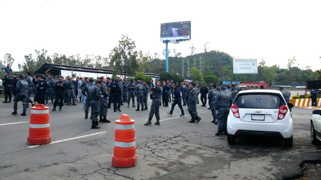 Policías federales bloquean la México-Pachuca Policías federales bloquean la México-Pachuca