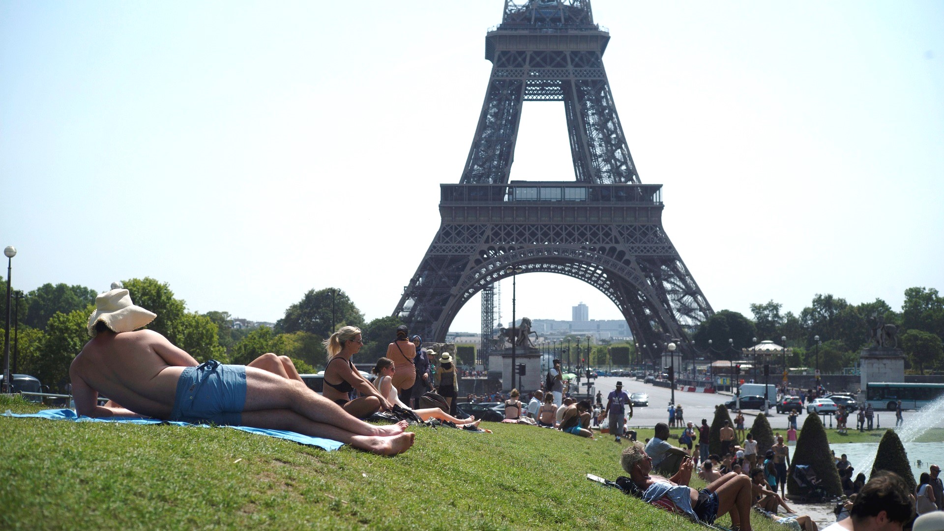 París supera récord de calor con 41 grados