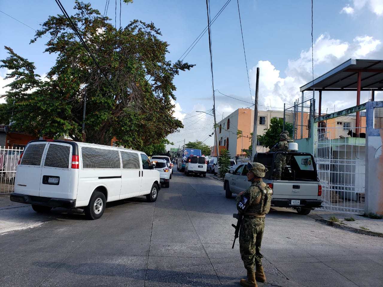 Aseguran en operativo a 60 indocumentados en hotel de Cancún - gn