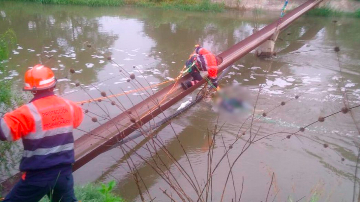 Hallan restos de hombre que cayó en canal de aguas negras en Puebla