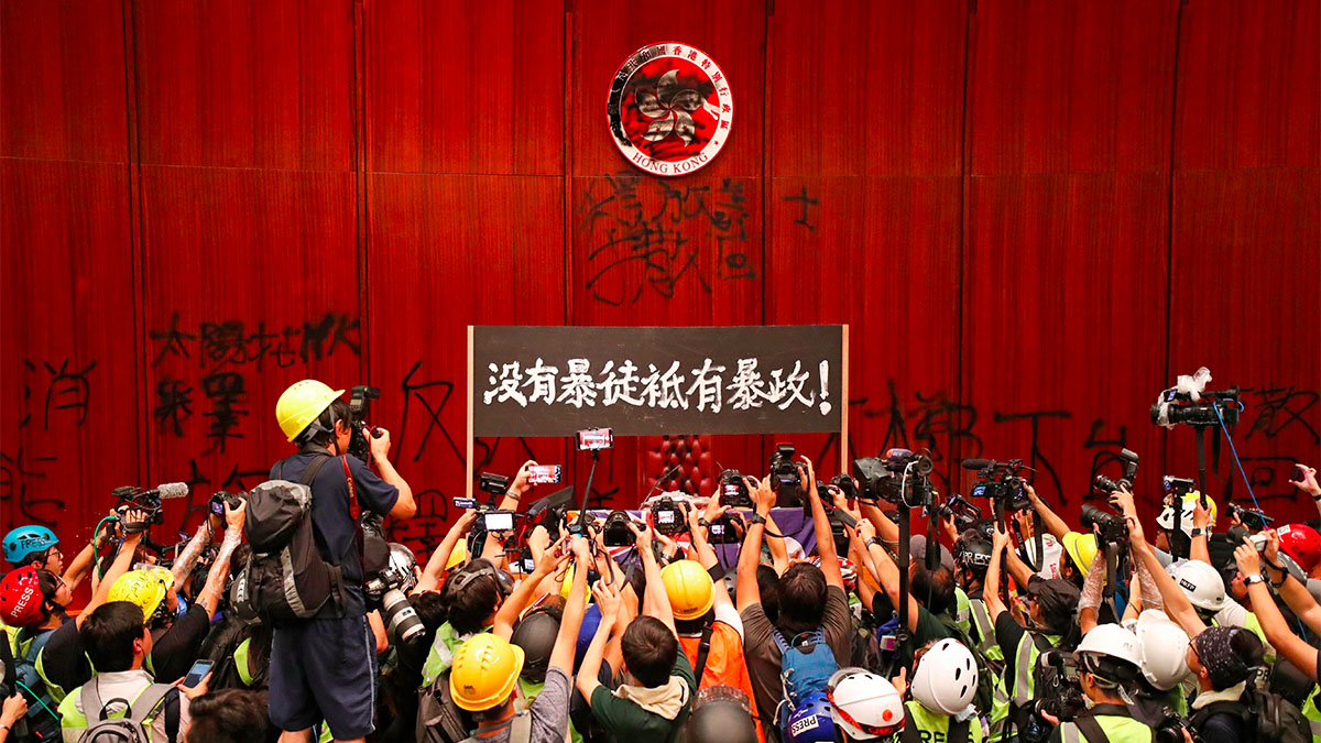 Primeros detenidos por toma del Parlamento de Hong Kong