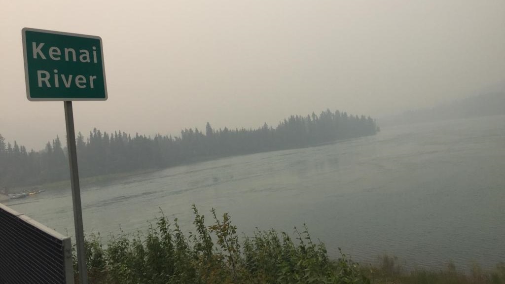 Calor rompe récord en Alaska y promueve incendios - humo-en-el-lago-kenai