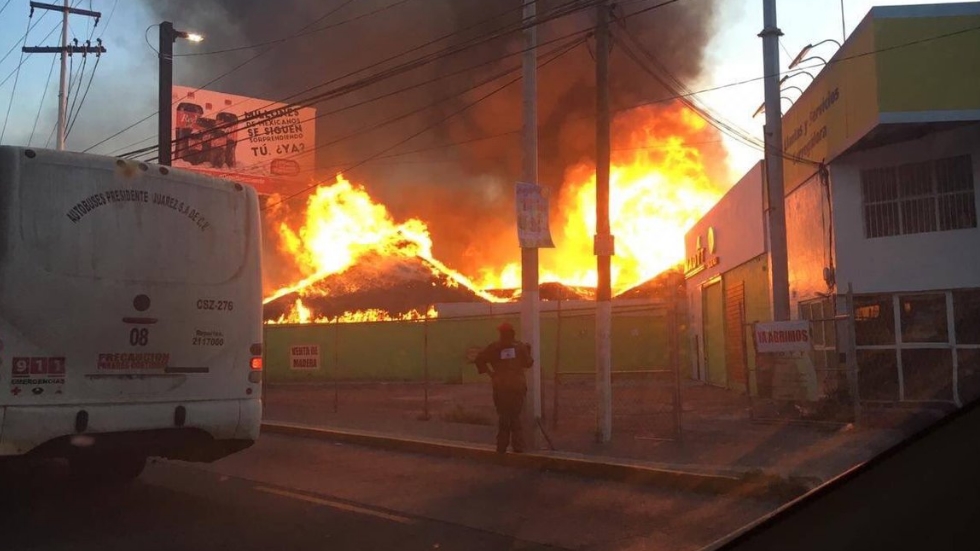 Incendian restaurante ligado a exdelegado de Tláhuac en Querétaro